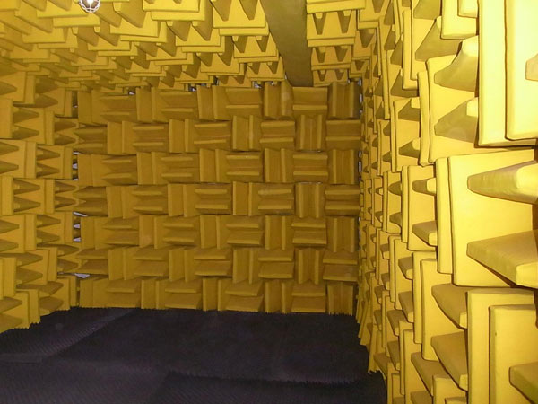 組建家庭影院時如何選擇音響?家庭影院組建過程中，每個部分都要精挑細選，最重要的是要能配合的天衣無縫，這樣才能達到最佳狀態(tài)，那么在組建家庭影院中如何選擇音響呢?